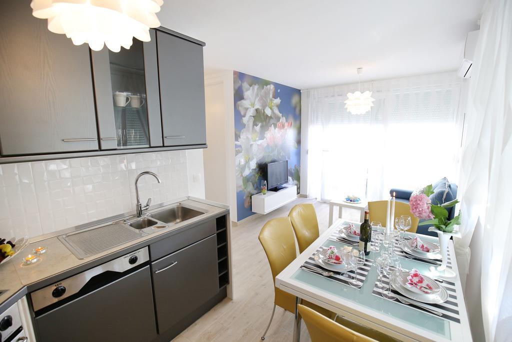 Apartment Flowers, Free Garage Parking Zadar Room photo
