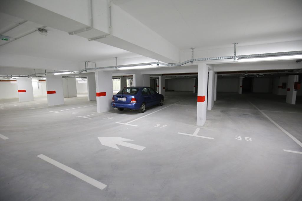 Apartment Flowers, Free Garage Parking Zadar Room photo