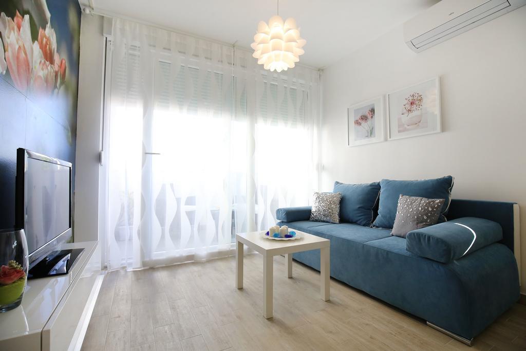 Apartment Flowers, Free Garage Parking Zadar Room photo